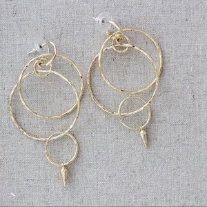 Gold interlocking hoop earrings.